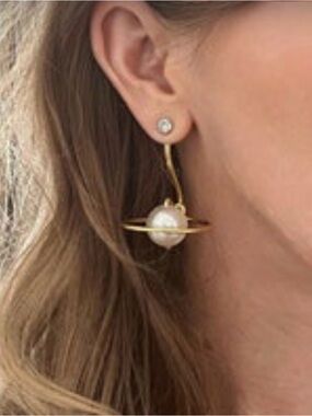 Liz Fox Roseberry Elegant Pearl Saturn Earring